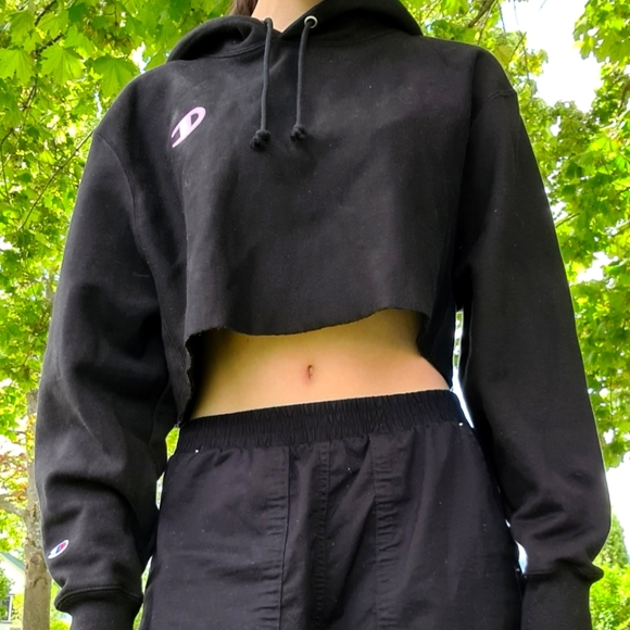 Medium, cropped, womens, black, Champion hoodie. - Picture 1 of 4